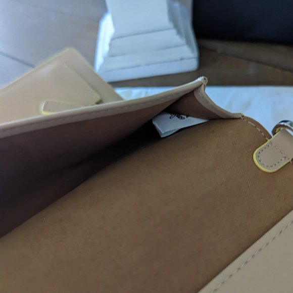 🔥 MCM Logo Klara Embossed Leather Smartphone Crossbody Clutch Wallet - Picture 6 of 11